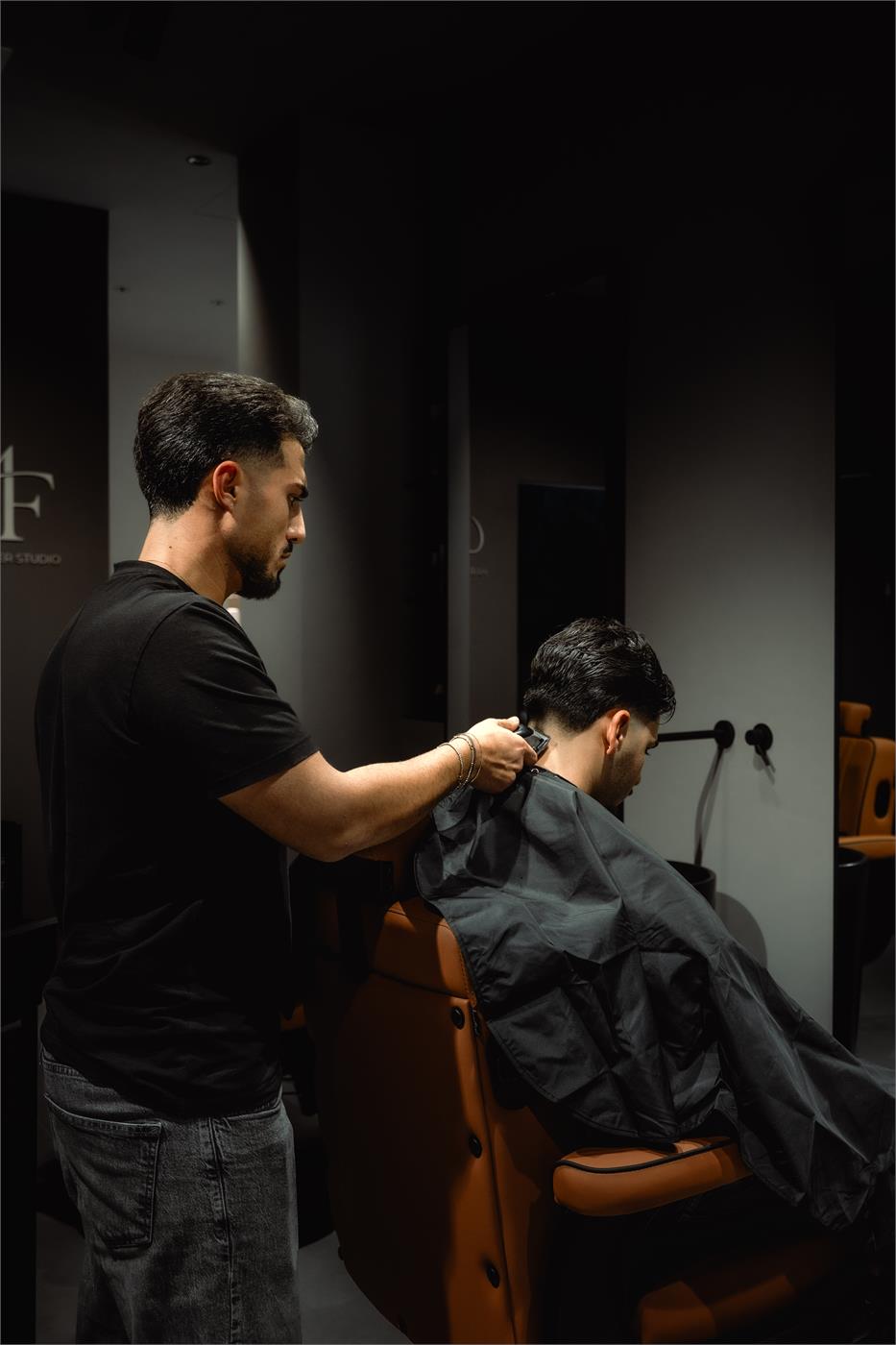 Atmosfera e postazione barberia Antonio Farella